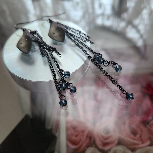 Olive gem dangle earrings - Picture 3 of 4